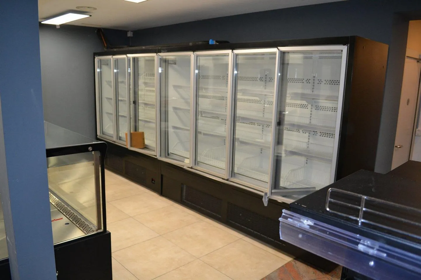 Modern commercial space for rent in the center of Altdorf - Photo 7 of 13