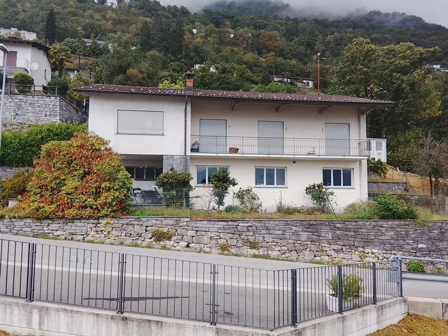 2-Familienhaus an sehr ruhiger, sonniger Aussichtslage / Casa bifam... - Photo 1 of 28
