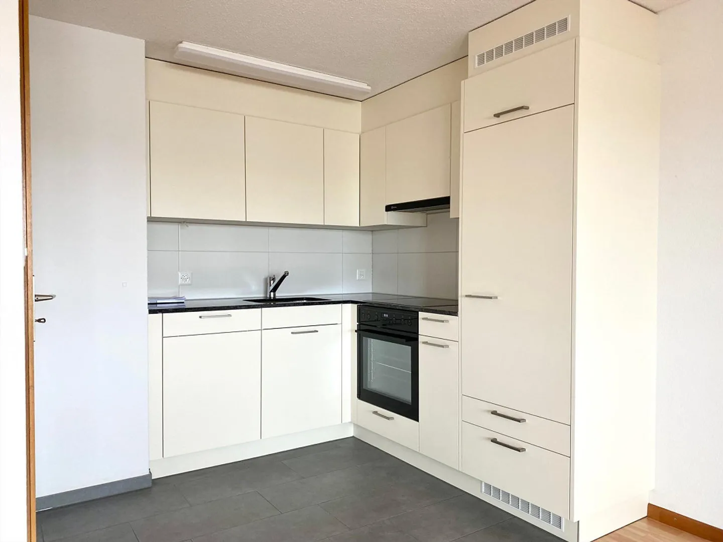 Affordable Single Apartment - Photo 2 of 7