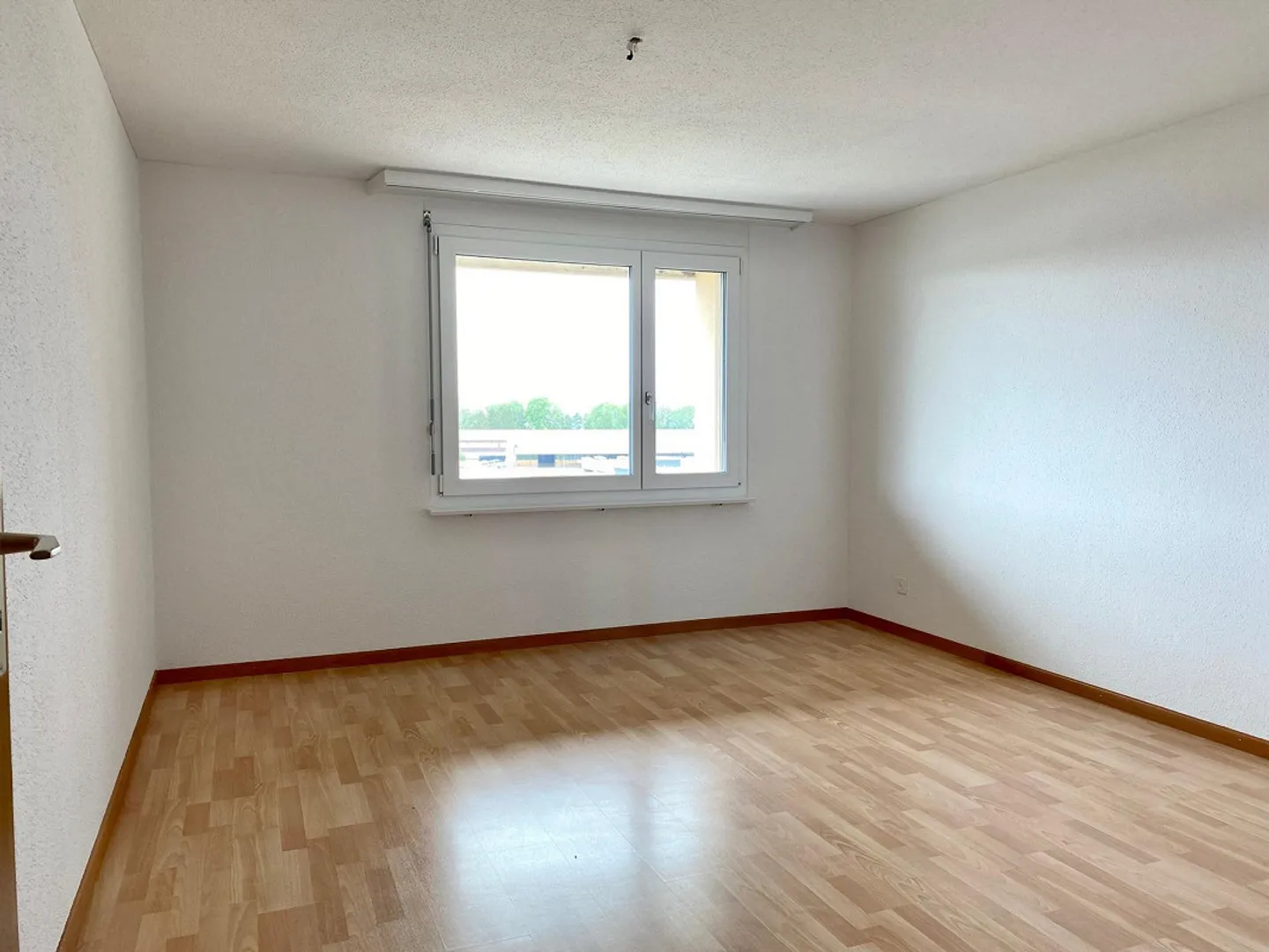 Affordable Single Apartment - Photo 4 of 7