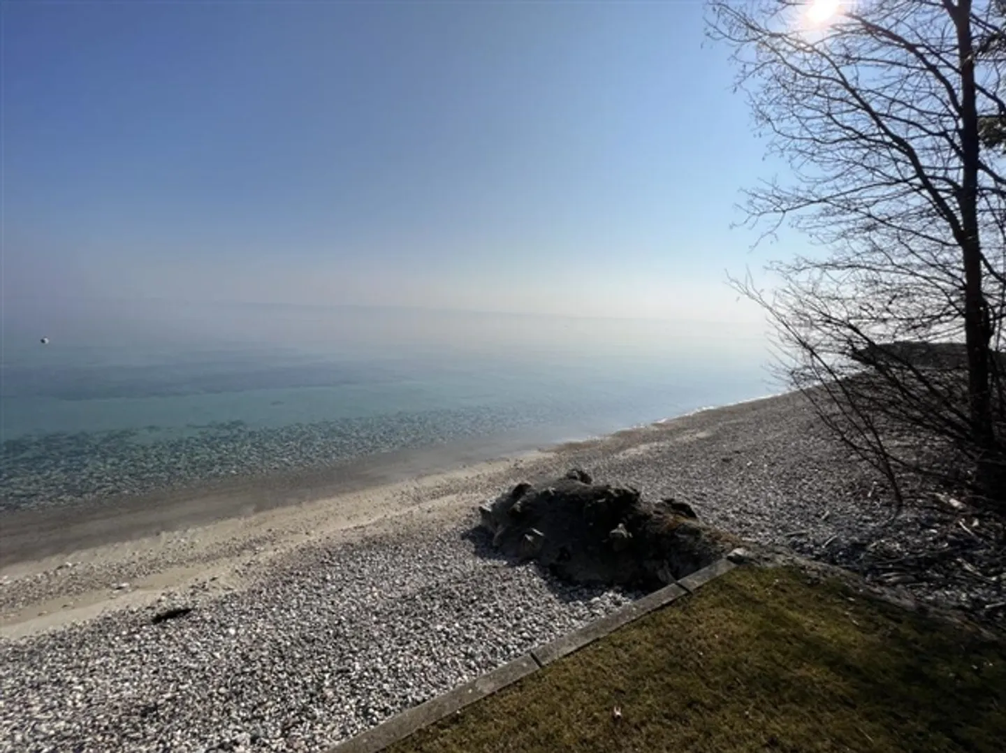 Propriété au bord de l'eau très privée et calme - Photo 2 sur 2