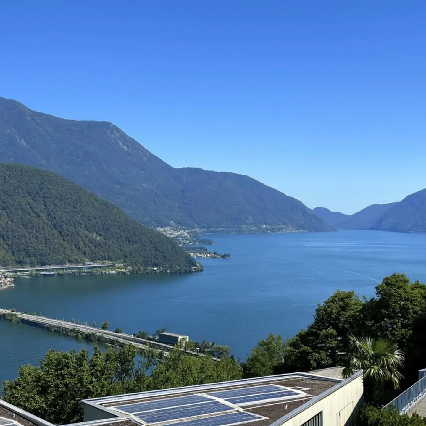 Haus im Grünen mit atemberaubendem Seeblick - Foto 1 von 5