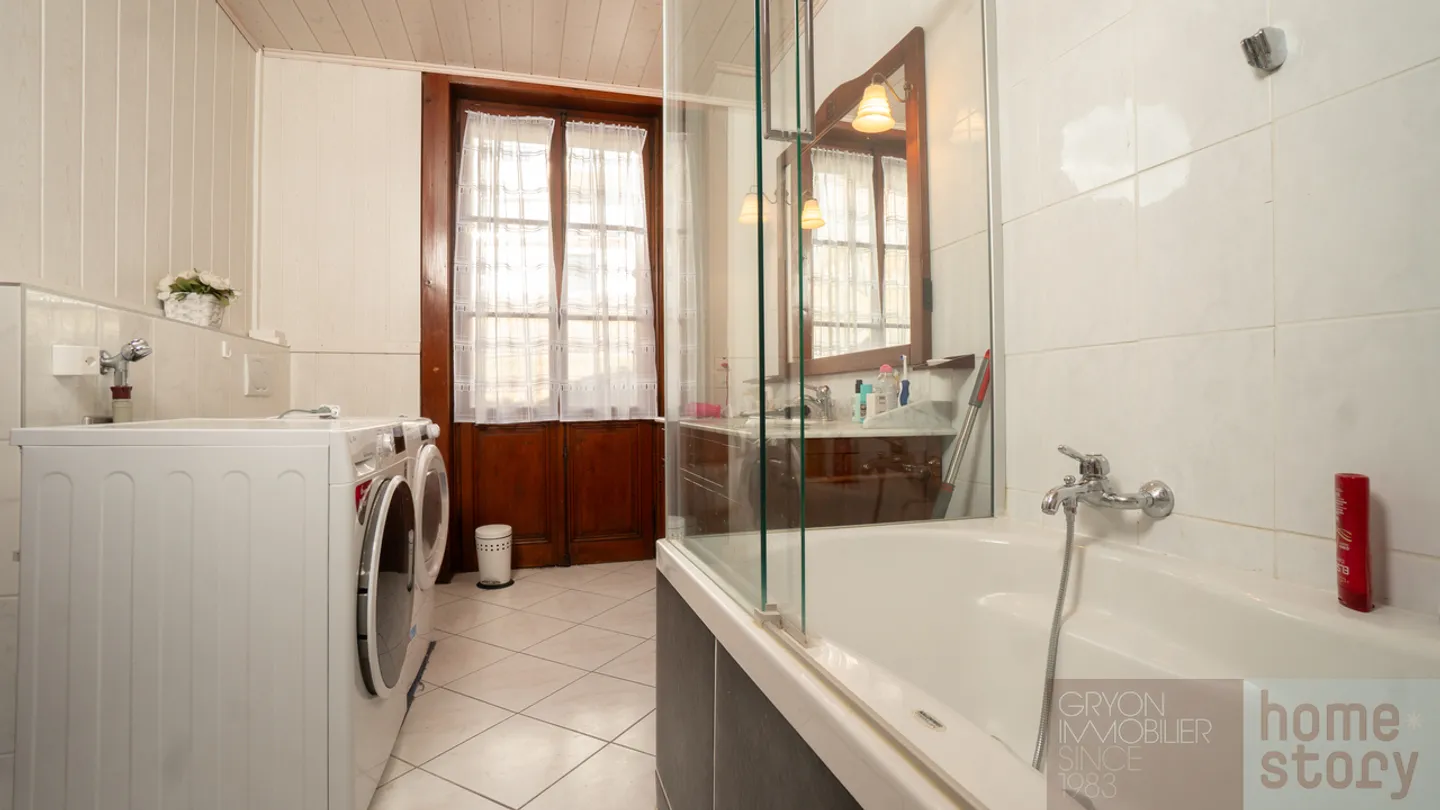 Bright 4.5 rooms in a renovated old hotel, center of Gryon - Photo 11 of 19