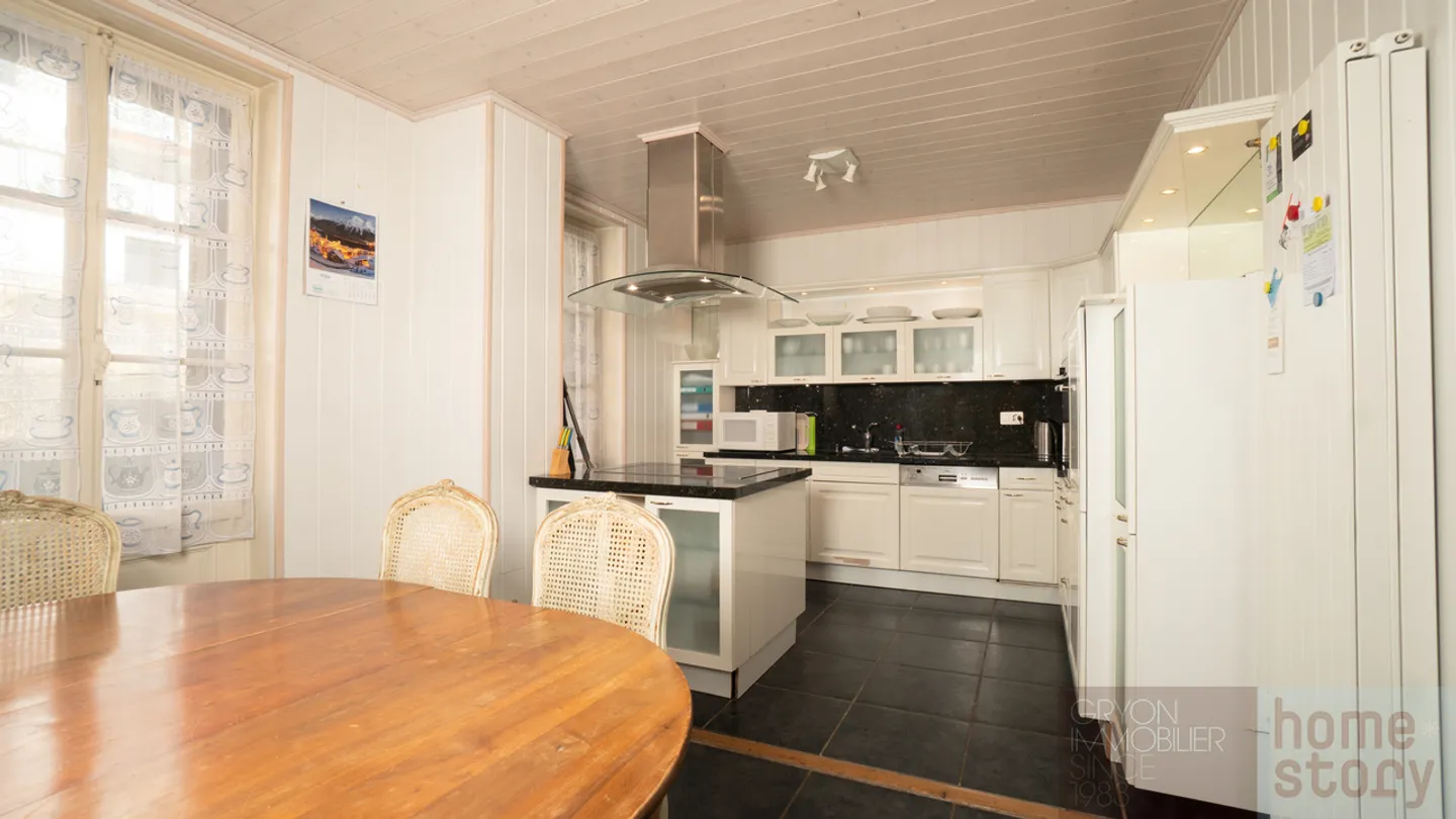 Bright 4.5 rooms in a renovated old hotel, center of Gryon - Photo 16 of 19