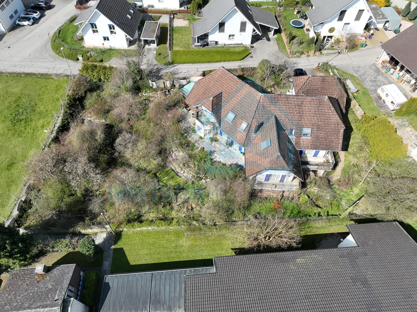 Villa spacieuse avec caractère, jardin et grand potentiel à Stüsslingen - Photo 1 sur 17