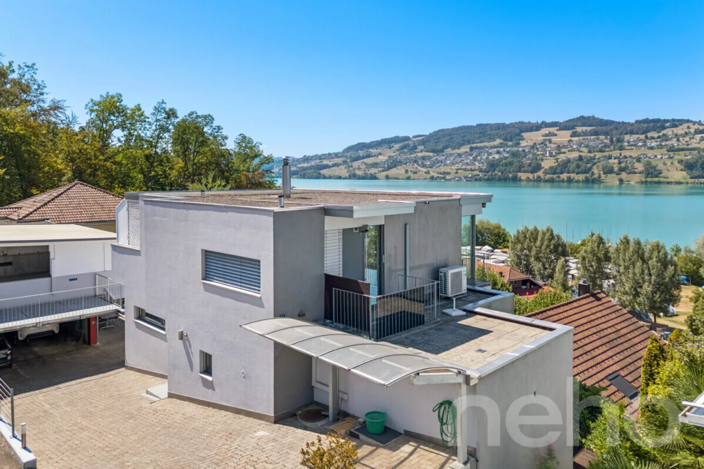 Maison familiale spacieuse avec vue sur le lac - Photo 1 sur 12