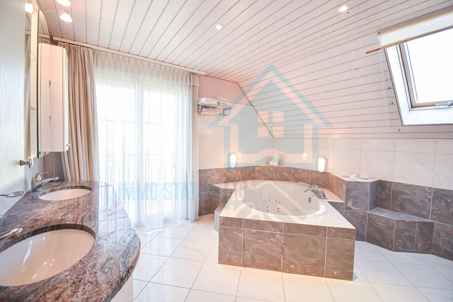 Villa spacieuse avec caractère, jardin et grand potentiel à Stüsslingen - Photo 12 sur 17