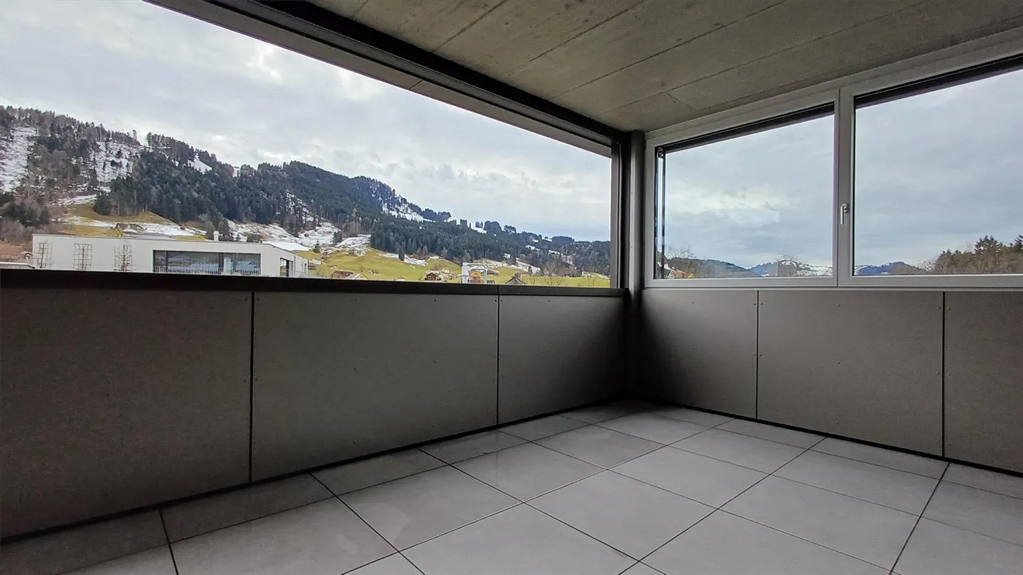 FIRST RENTAL: 3.5 Room Apartment (2nd Floor West) 88m2 with Loggia - Photo 4 of 6