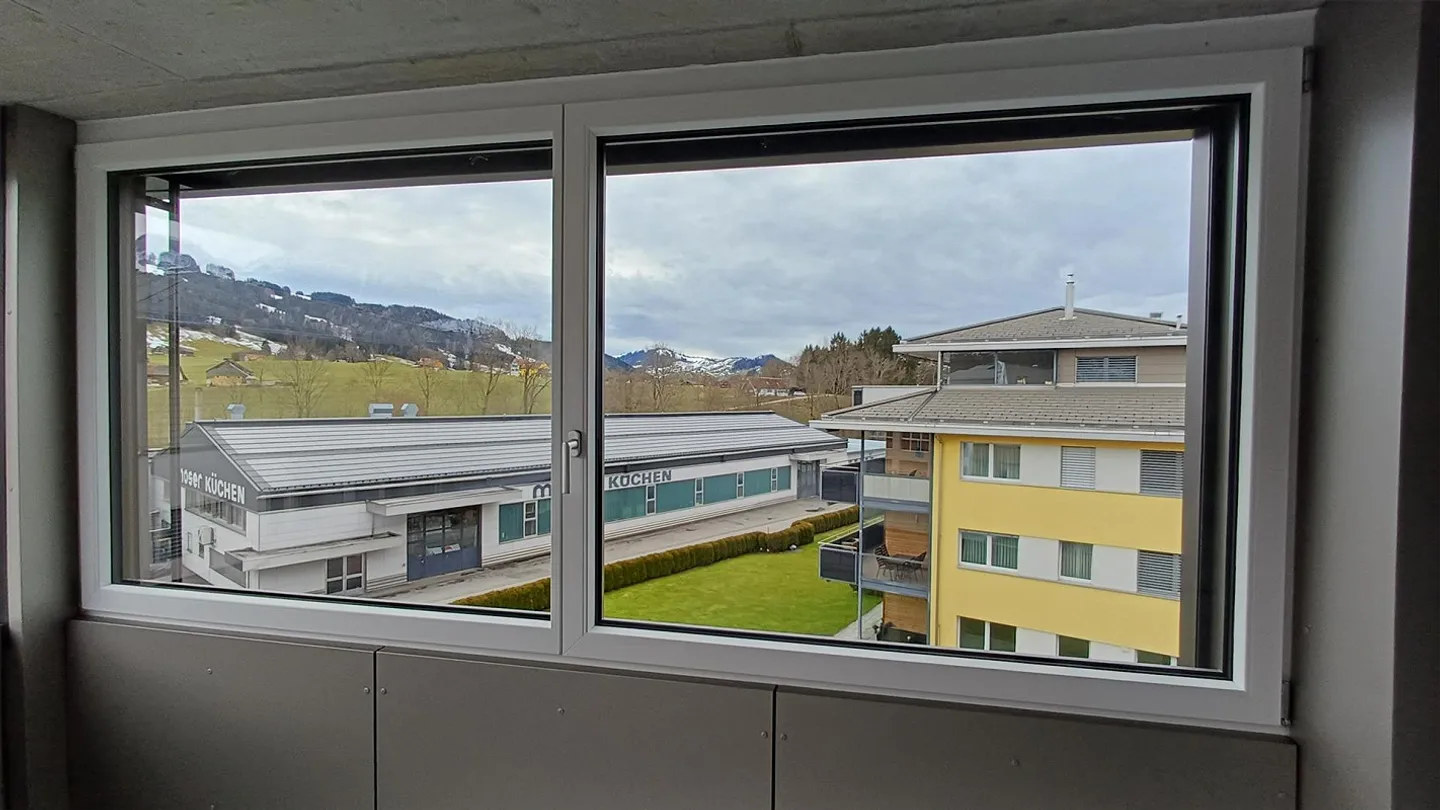 FIRST RENTAL: 3.5 Room Apartment (2nd Floor West) 88m2 with Loggia - Photo 5 of 6