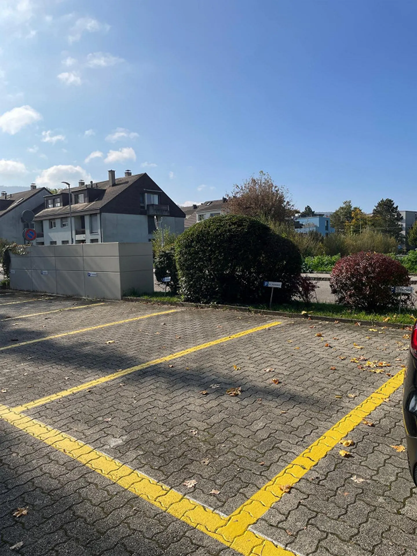 Outdoor parking space for rent - Photo 1 of 2