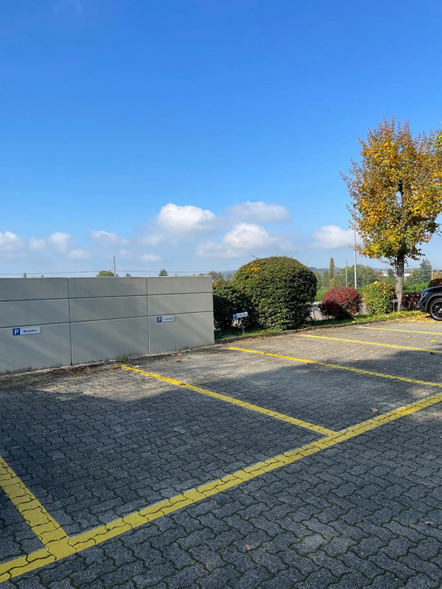 Outdoor parking space for rent - Photo 2 of 2