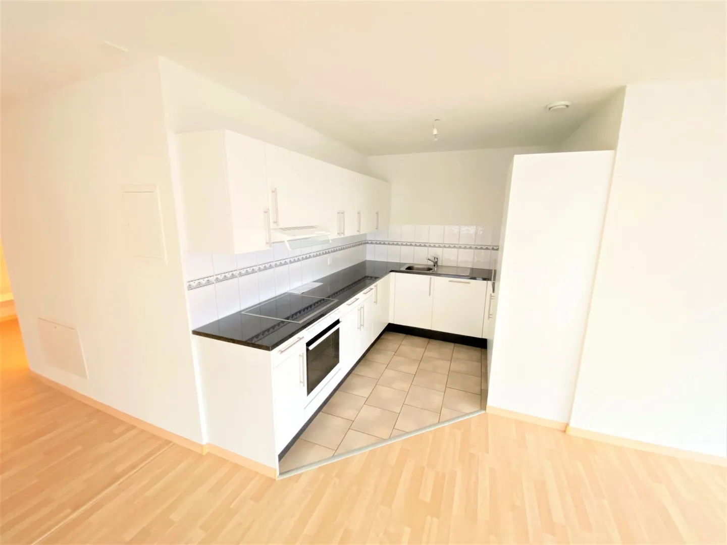 Beautiful city apartment in Zurich North with private washing tower - Photo 3 of 9