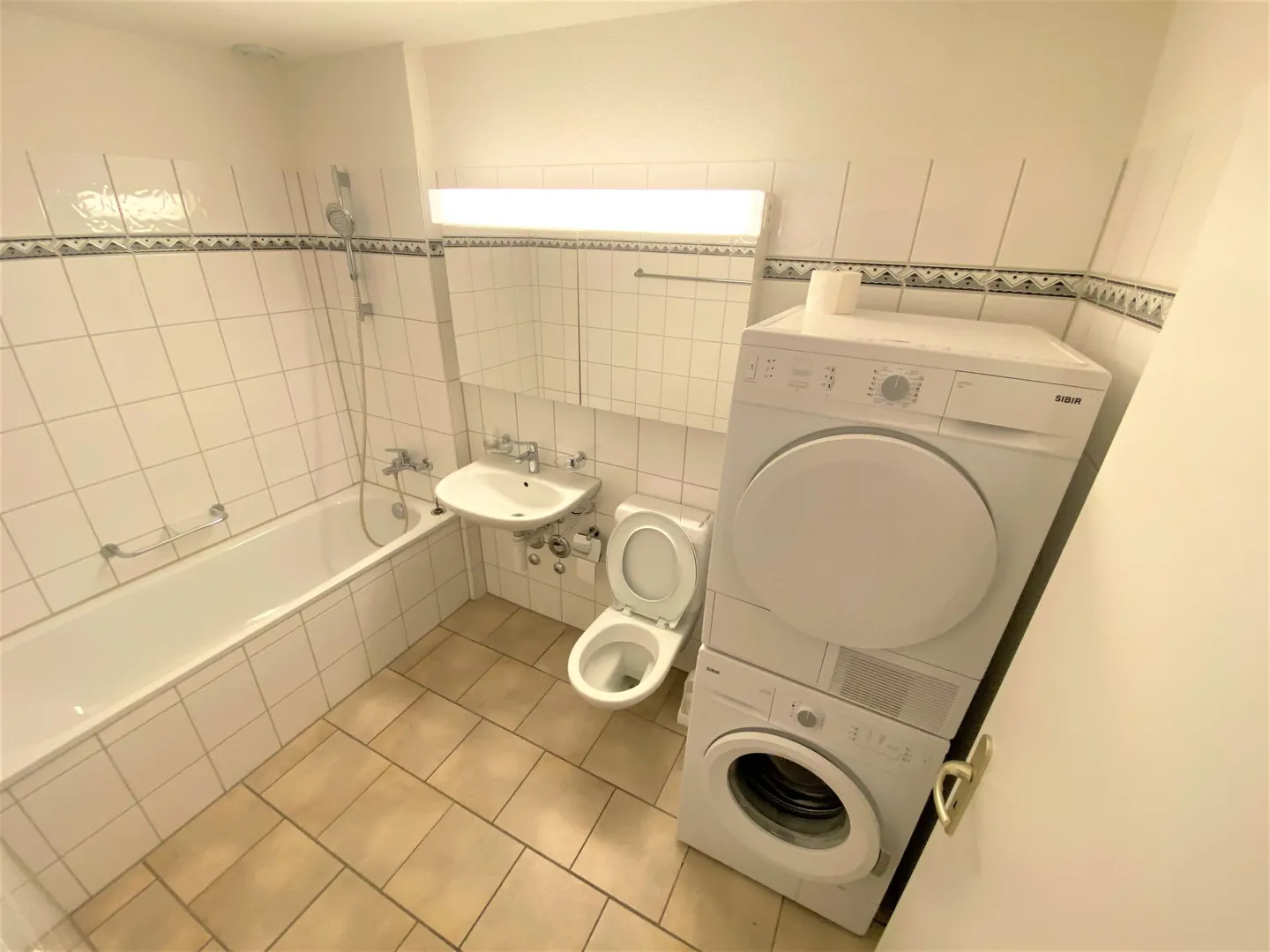 Beautiful city apartment in Zurich North with private washing tower - Photo 5 of 9