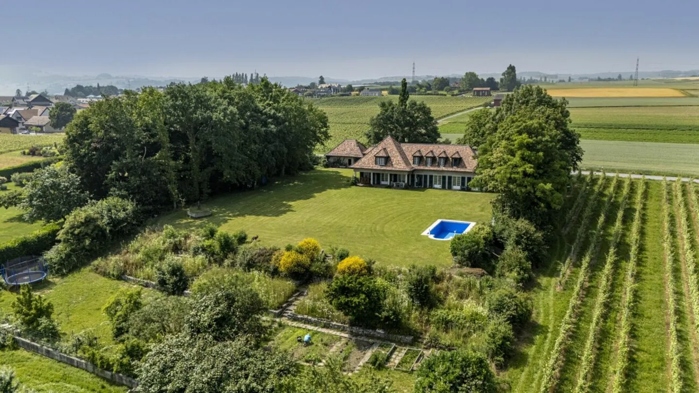 Außergewöhnliches Anwesen mit Seeblick in Etoy - Foto 3 von 13