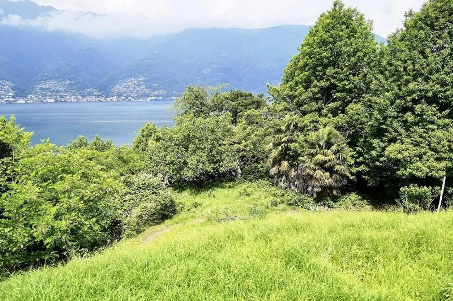Building land of 320 m2 in a very quiet, sunny location with lake view / land... - Photo 1 of 13