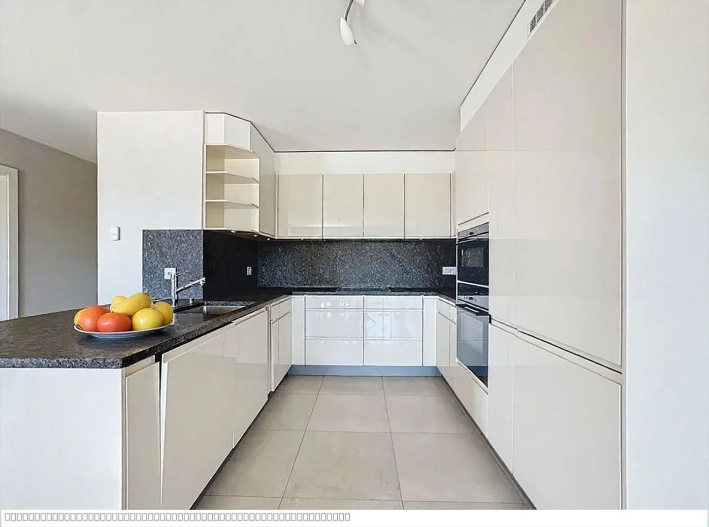 MÊME UNE VUE SUR LE MONT-BLANC ! APPARTEMENT DE 3-4 PIÈCES AVEC 2 BALCONS ET 2 P - Photo 4 sur 13