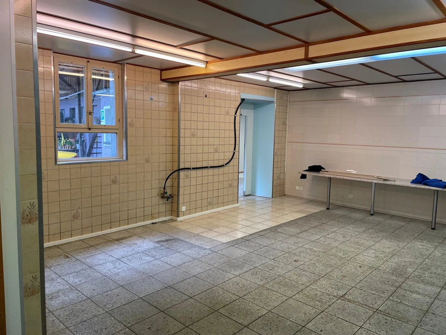 Versatile commercial space in the center of Altdorf - Photo 2 of 9