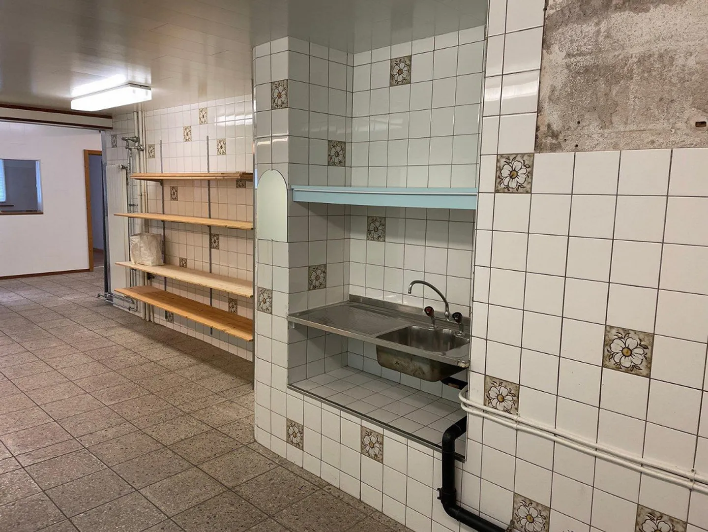 Versatile commercial space in the center of Altdorf - Photo 4 of 9