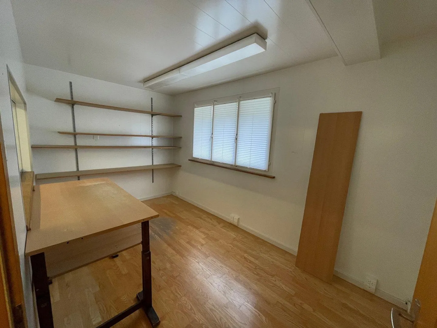 Versatile commercial space in the center of Altdorf - Photo 5 of 9