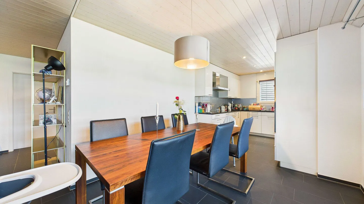 Charming living under the roof with a view of the greenery - Photo 2 of 11