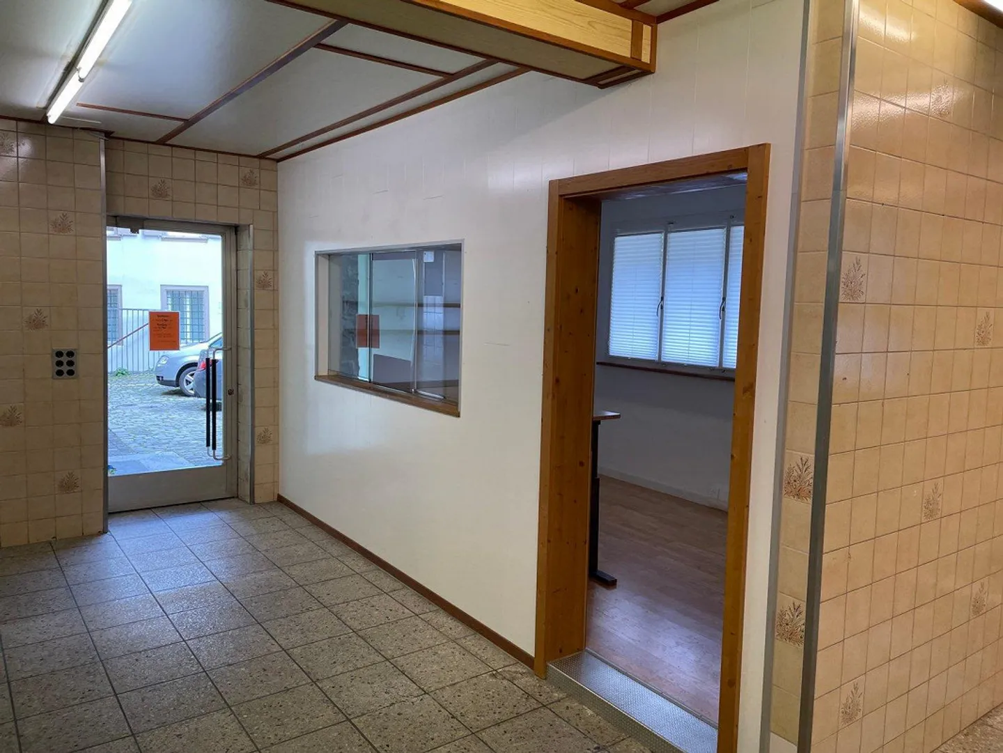 Versatile commercial space in the center of Altdorf - Photo 7 of 9