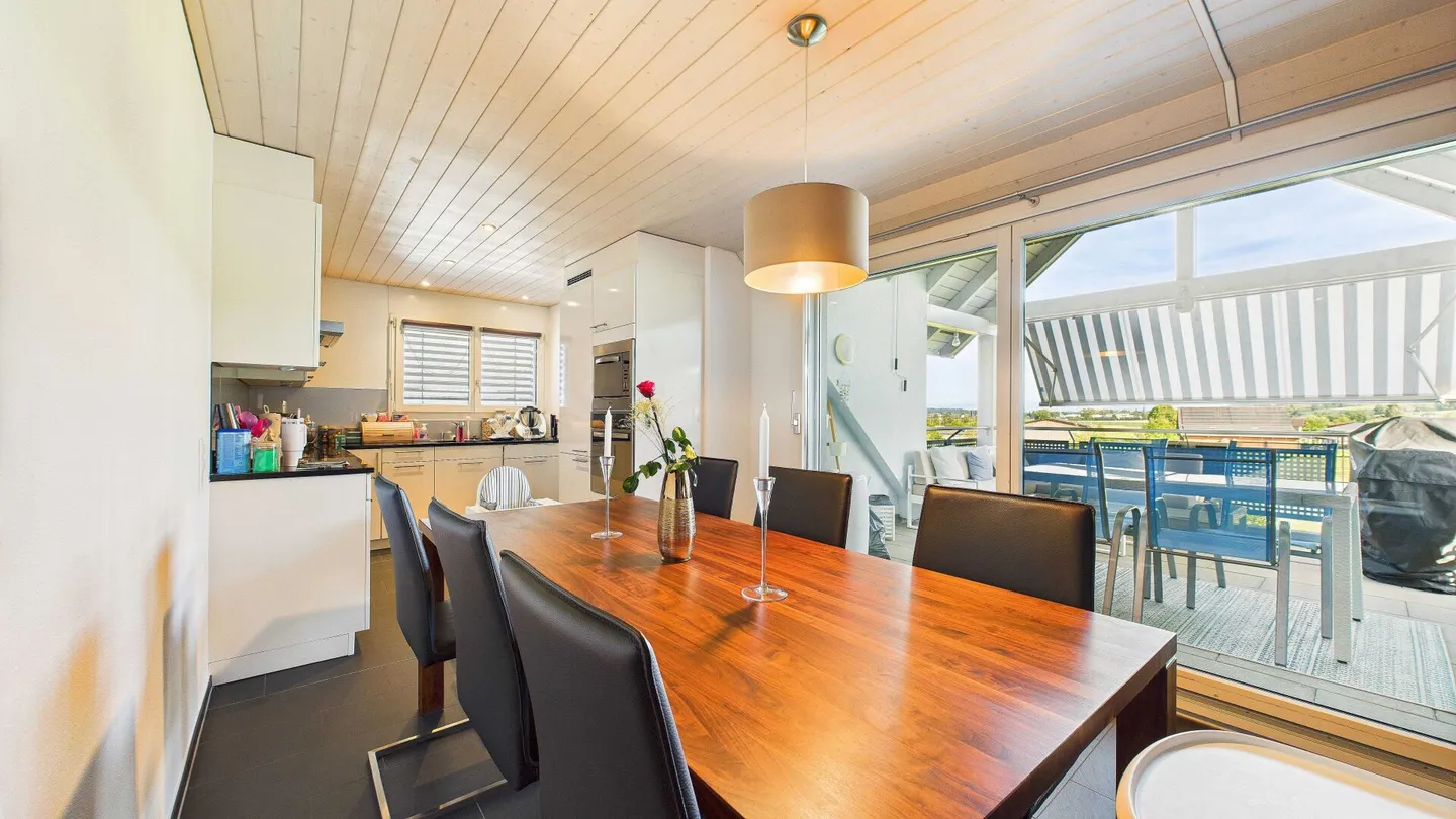 Charming living under the roof with a view of the greenery - Photo 3 of 11