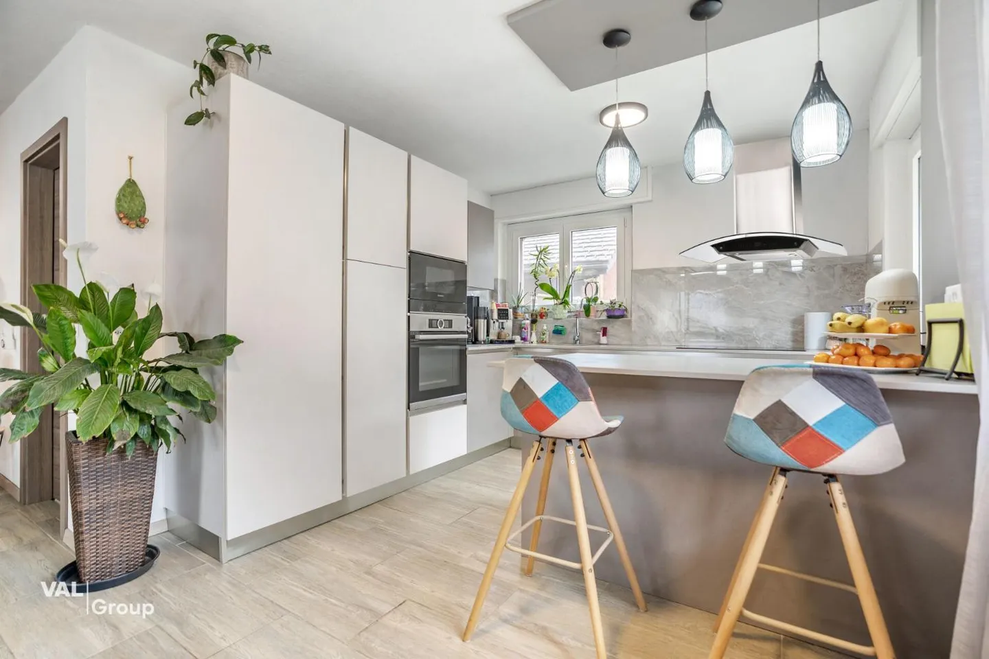 Stylishly renovated with plenty of light and charm - Photo 5 of 13