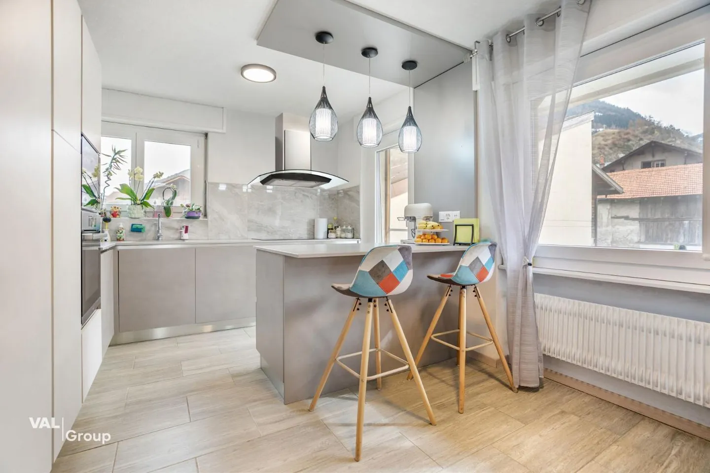 Stylishly renovated with plenty of light and charm - Photo 6 of 13