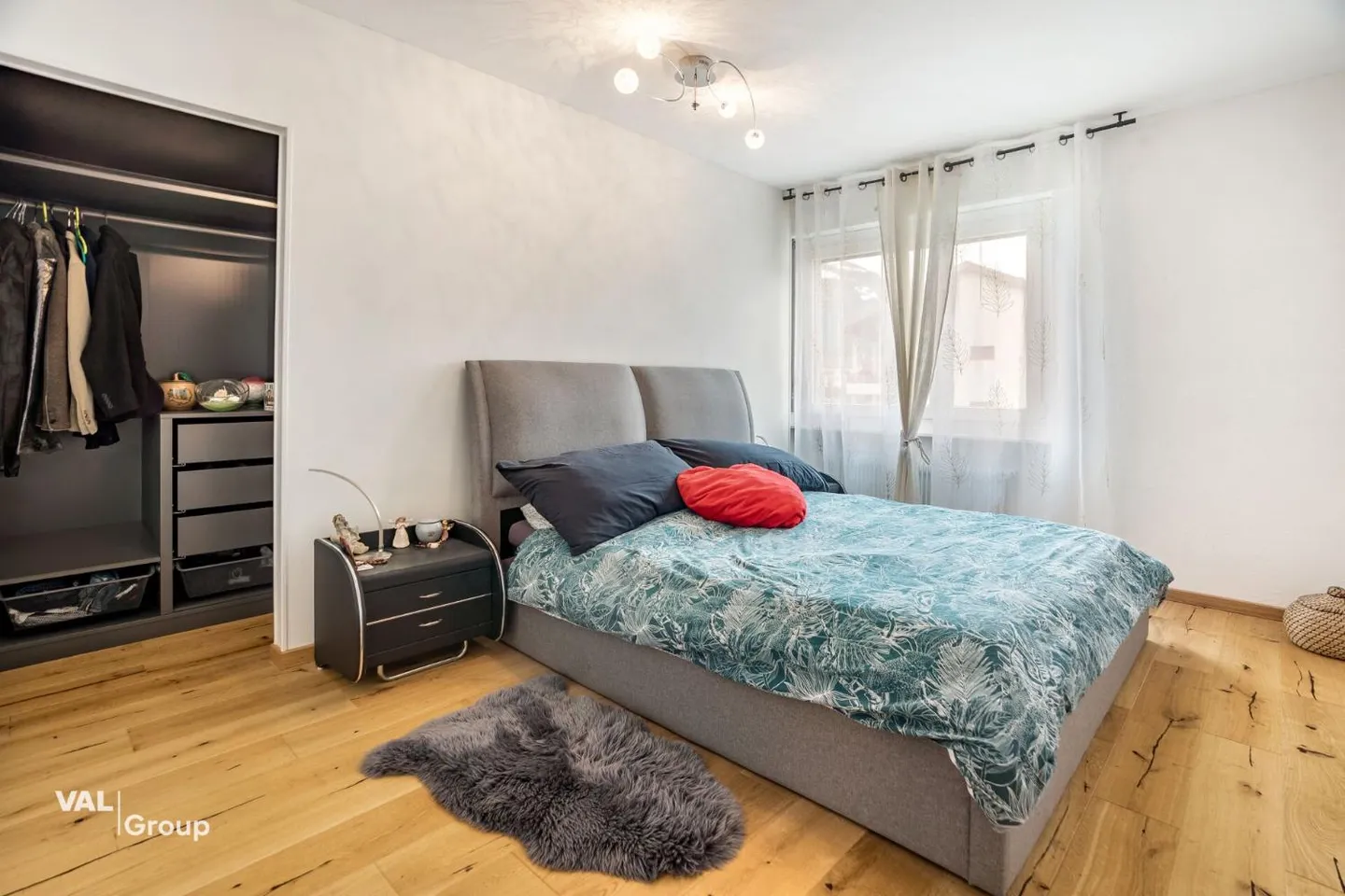 Stylishly renovated with plenty of light and charm - Photo 8 of 13