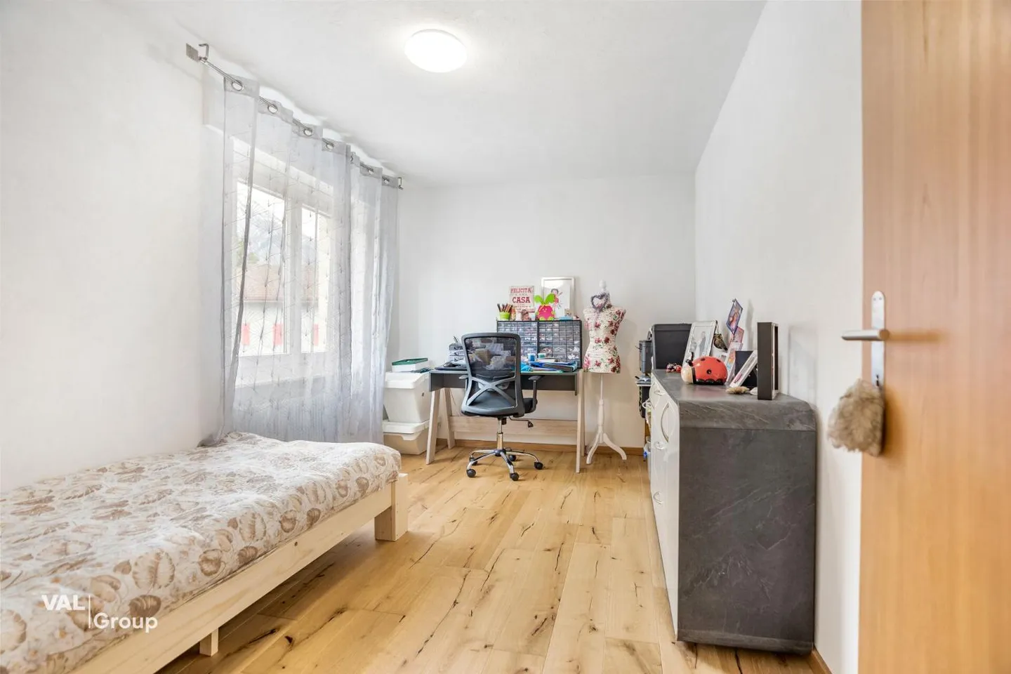 Stylishly renovated with plenty of light and charm - Photo 10 of 13