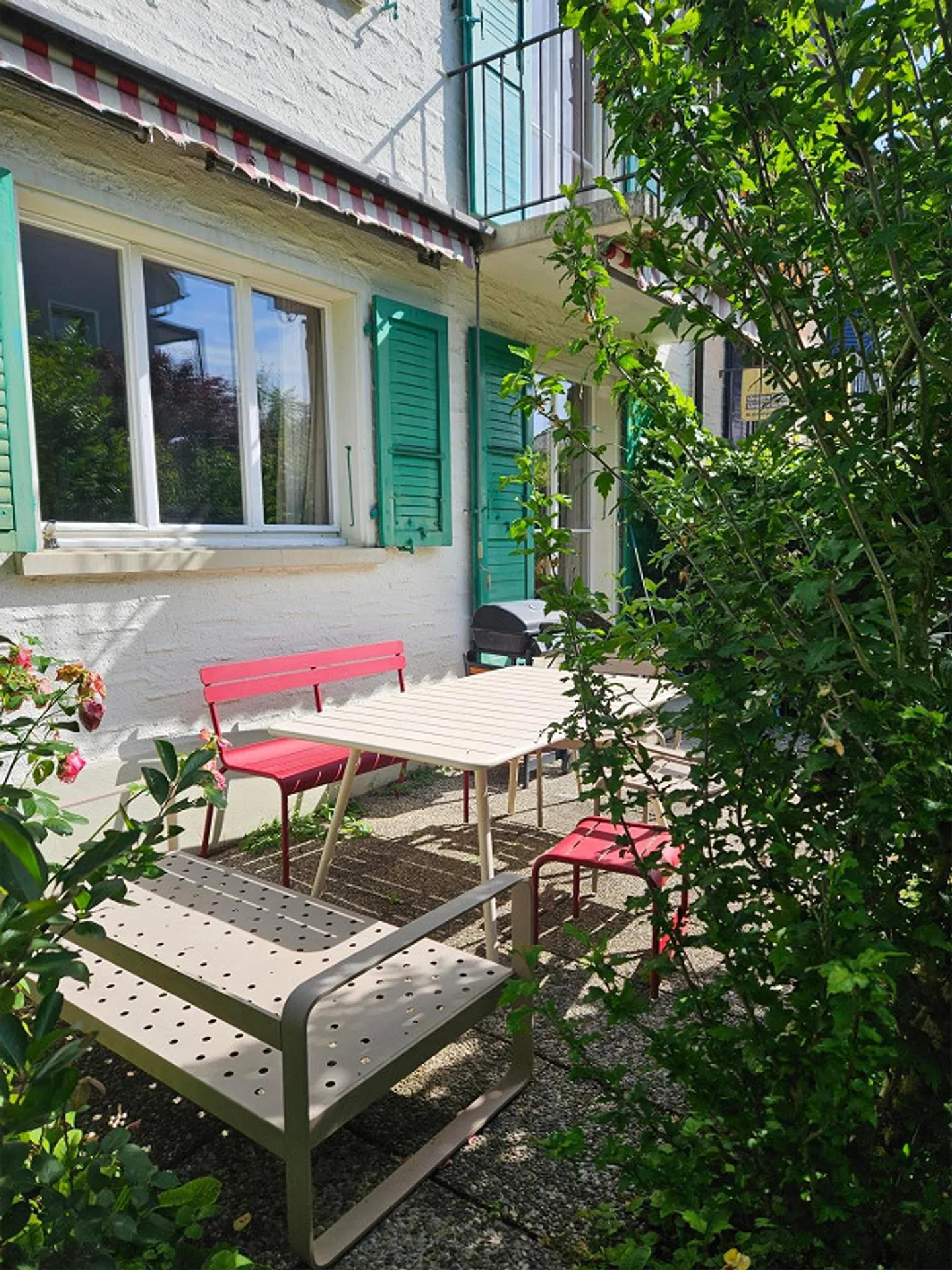 Incantevole casa bifamiliare con giardino soleggiato in una posizione tranquilla - Foto 10 di 13