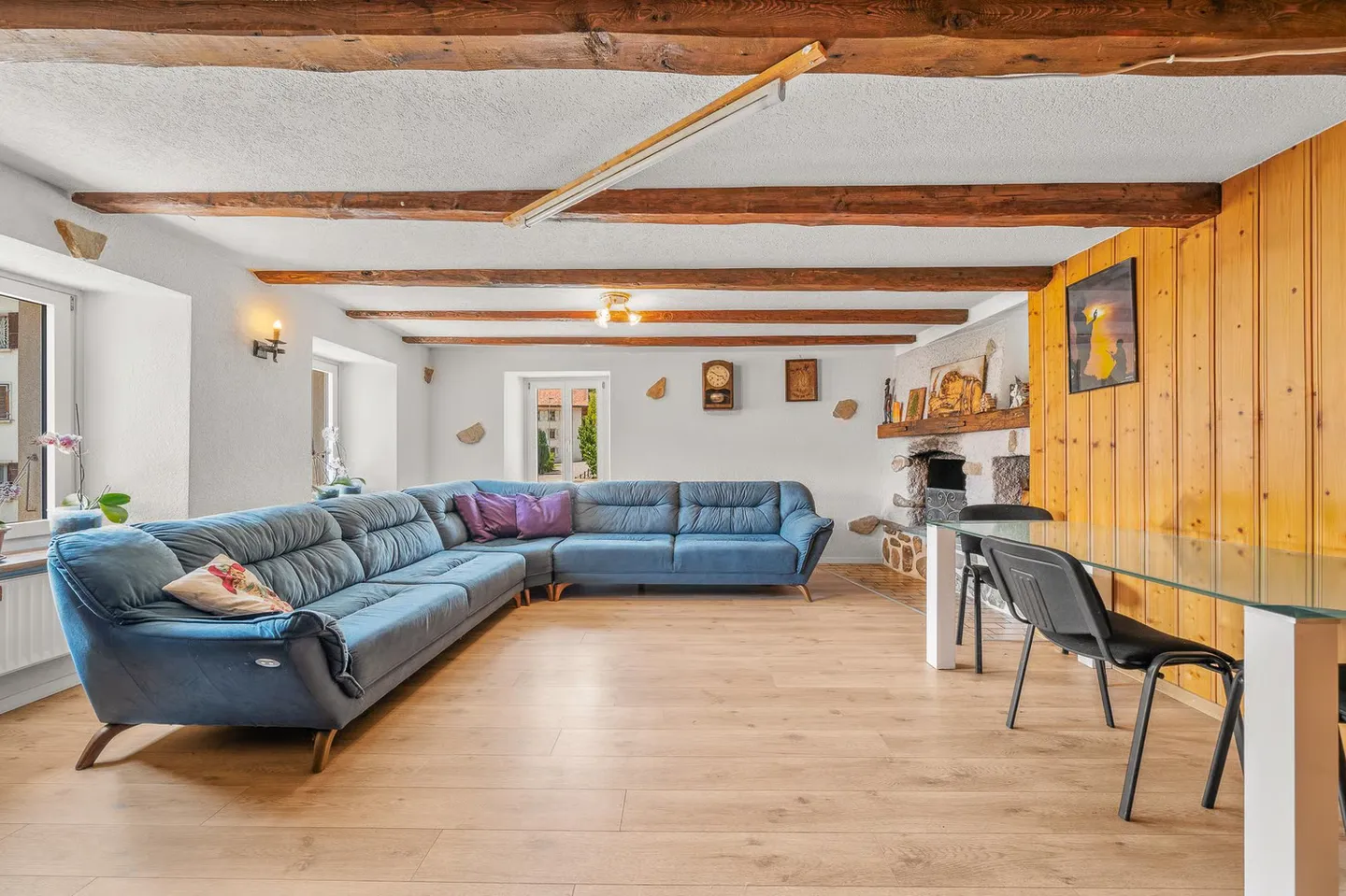 House in the village with 3 apartments and garden as well as land potential - Photo 8 of 13