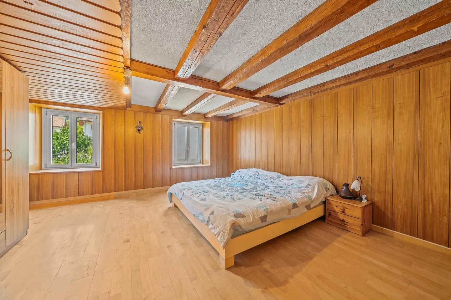 House in the village with 3 apartments and garden as well as land potential - Photo 9 of 13