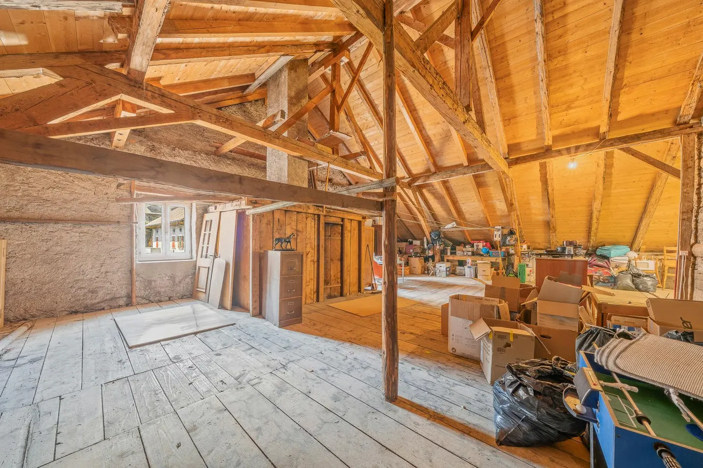 House in the village with 3 apartments and garden as well as land potential - Photo 13 of 13