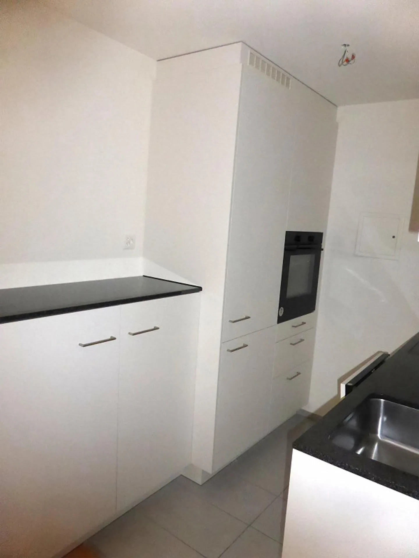 Bright Studio Apartment - Photo 1 of 6