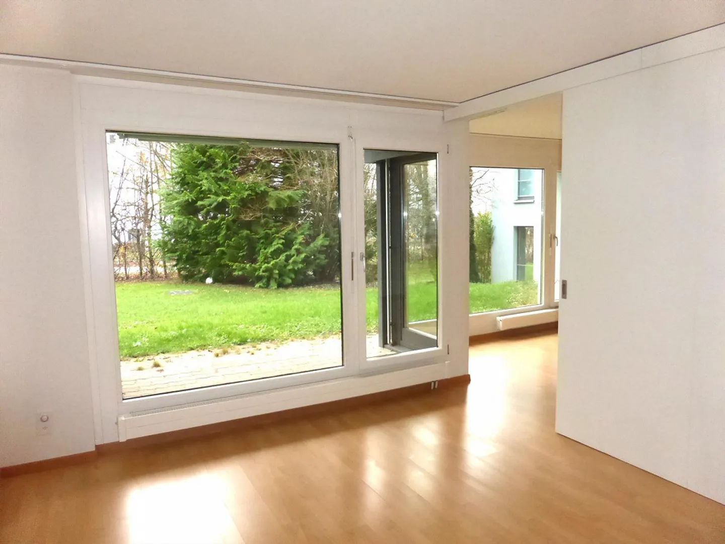 Bright Studio Apartment - Photo 3 of 6