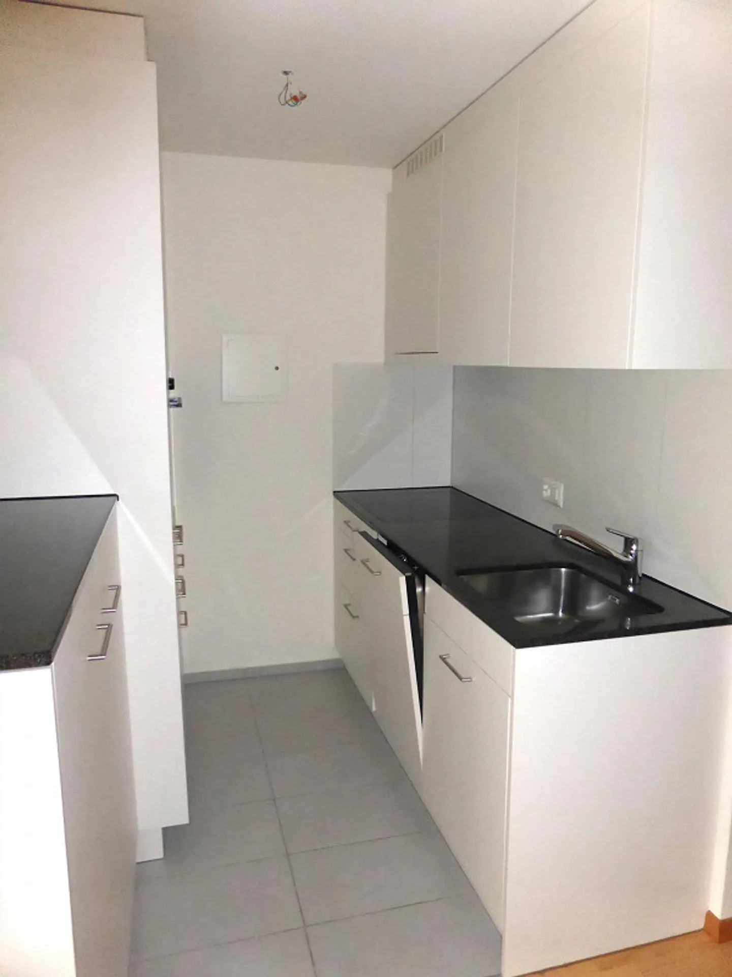 Bright Studio Apartment - Photo 2 of 6