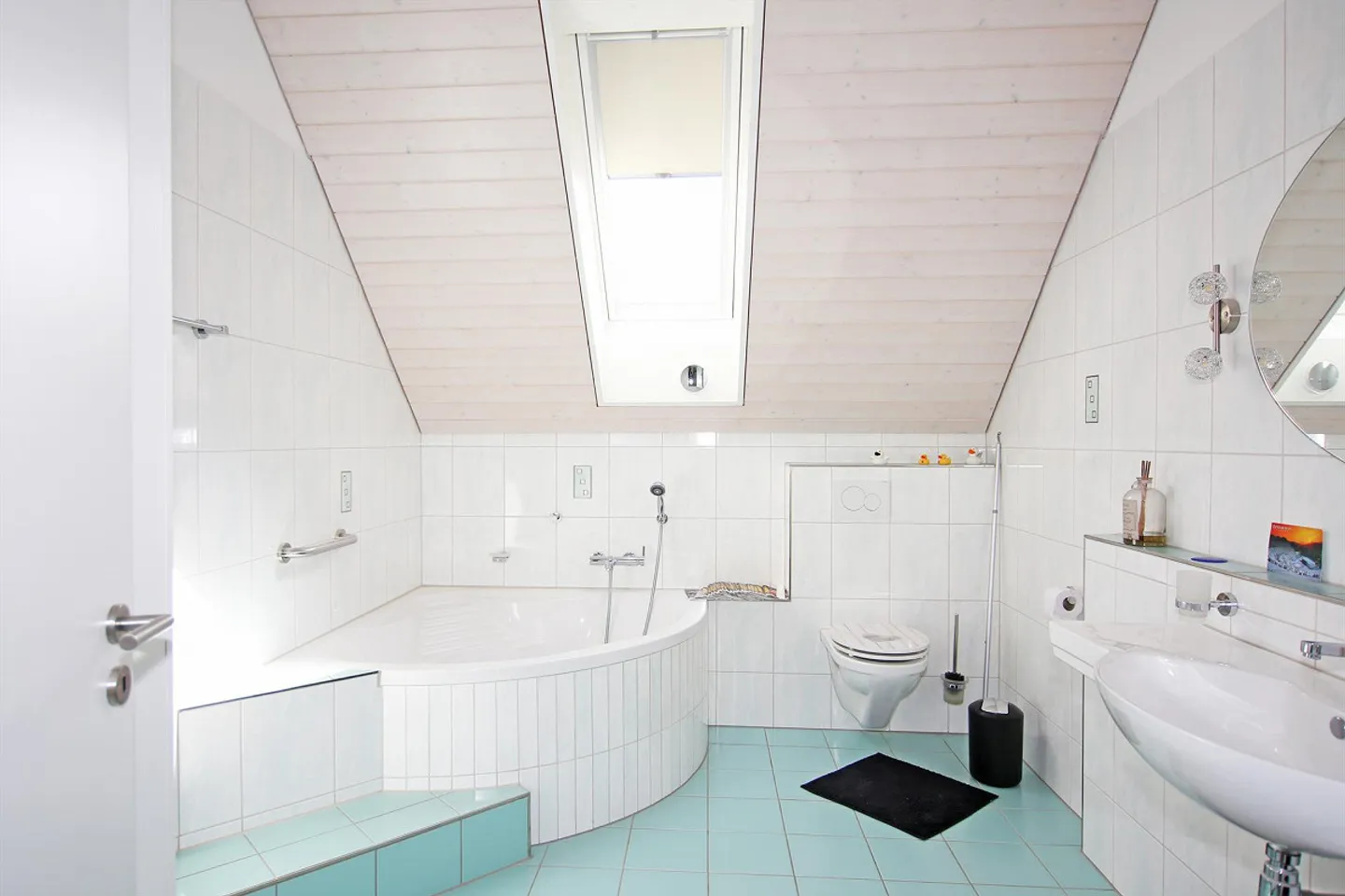 Attractive penthouse apartment - Photo 10 of 11