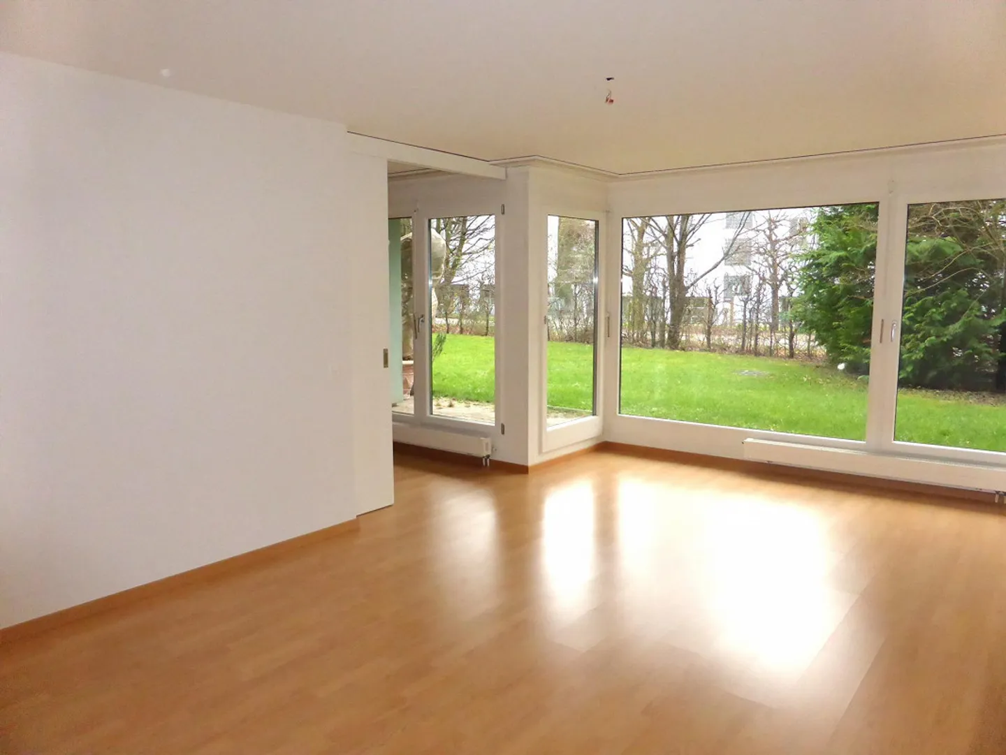 Bright Studio Apartment - Photo 4 of 6