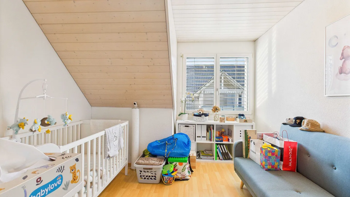 Charming living under the roof with a view of the greenery - Photo 10 of 11