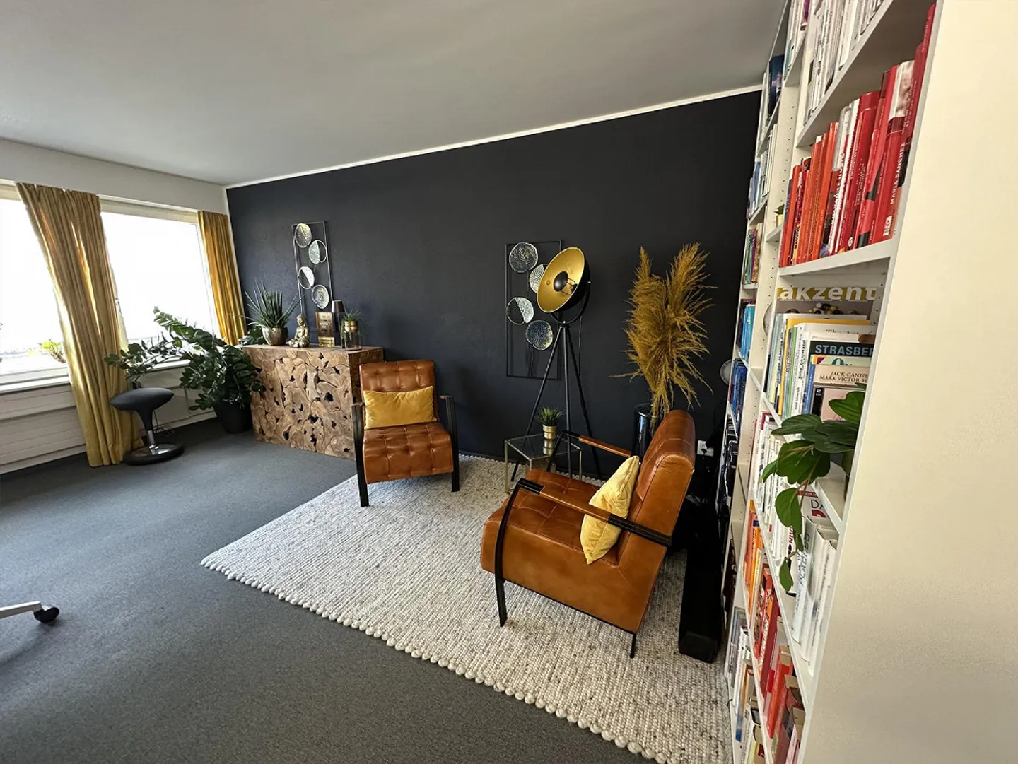 Helles Büro/Atelier in zentraler Lage - Foto 3 von 4