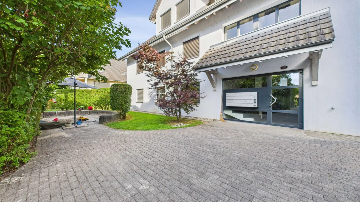 Charming living under the roof with a view of the greenery - Photo 11 of 11