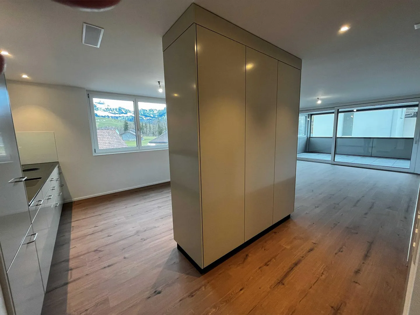 First Rental: 4.5 Room Apartment (1st Floor East) from April 2026 - Photo 3 of 10