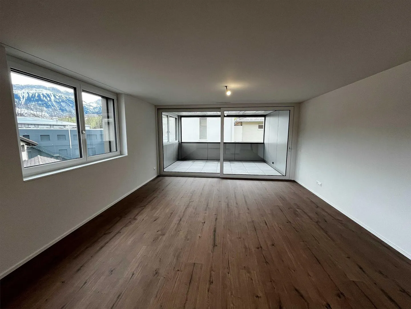 First Rental: 4.5 Room Apartment (1st Floor East) from April 2026 - Photo 5 of 10