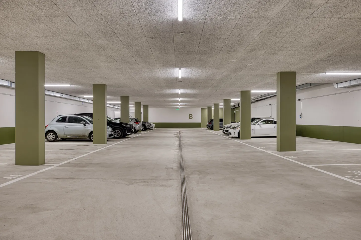 Espaces de stationnement et de stockage sécurisés - Photo 3 sur 4
