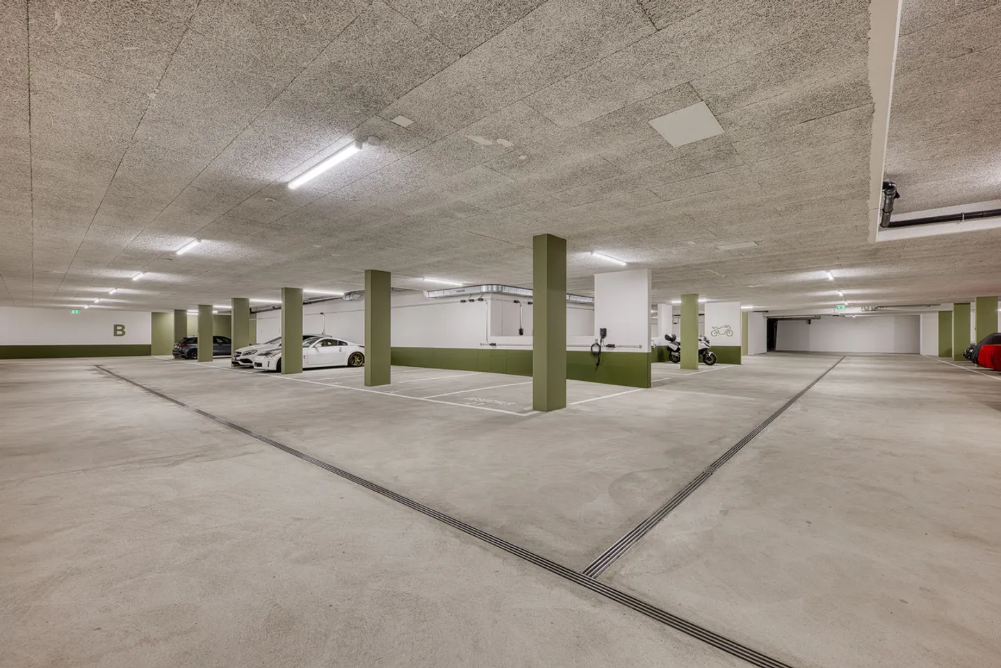 Espaces de stationnement et de stockage sécurisés - Photo 2 sur 4