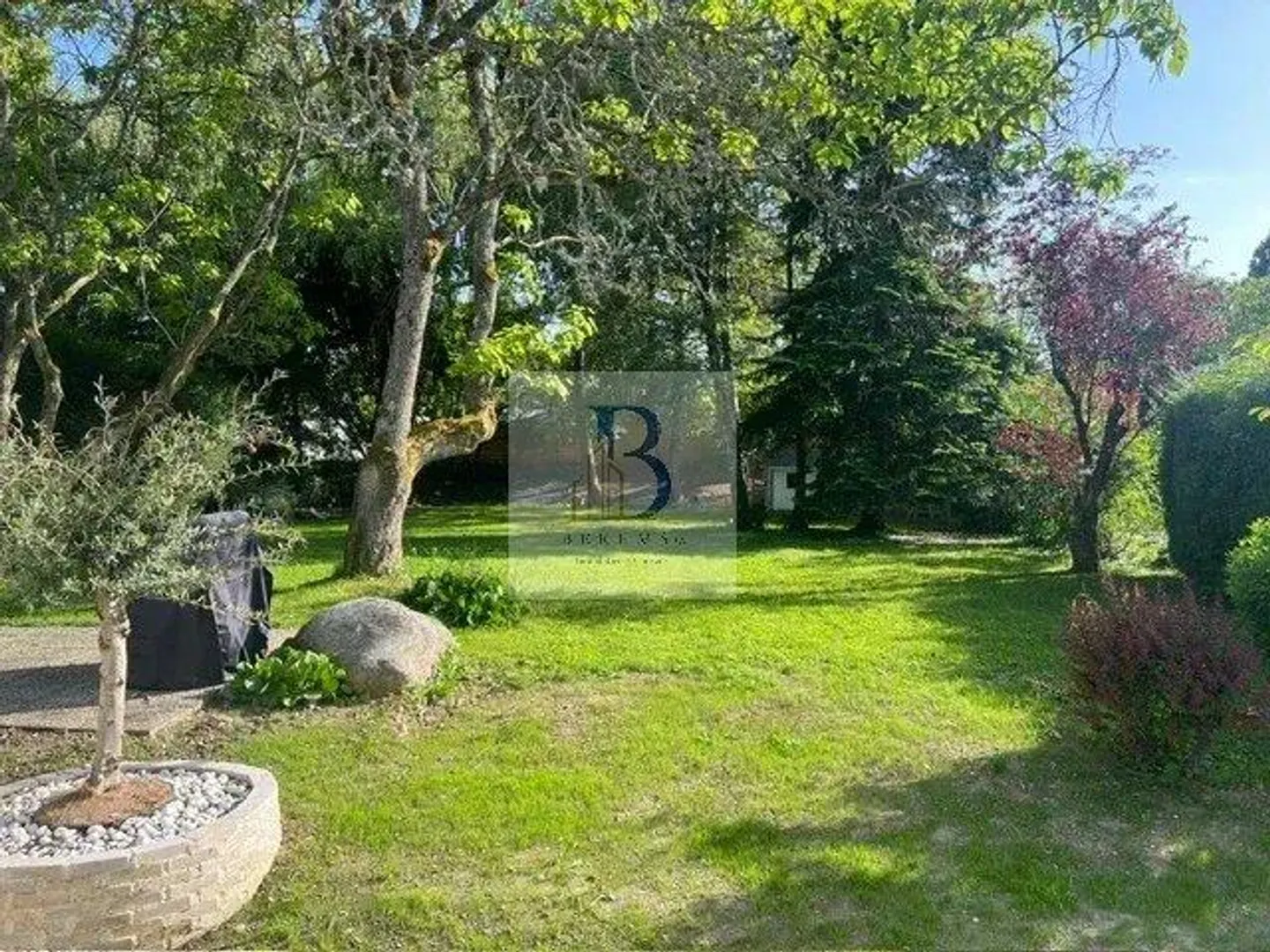 Renovated detached house for rent - Photo 3 of 3