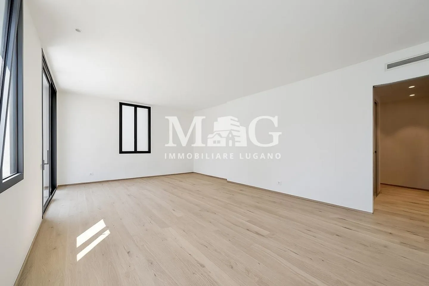 Lugano Centre : Appartement 4.5 pièces rénové près du lac - Photo 3 sur 11