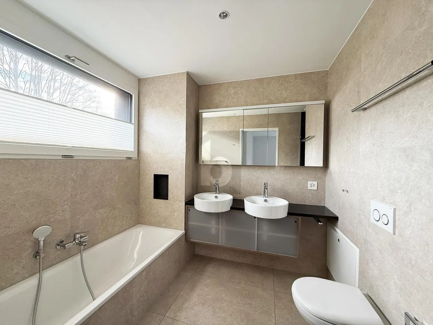 FIRST USE - WITH GALLERY, 3 BALCONIES & JURABLICK - Photo 4 of 6