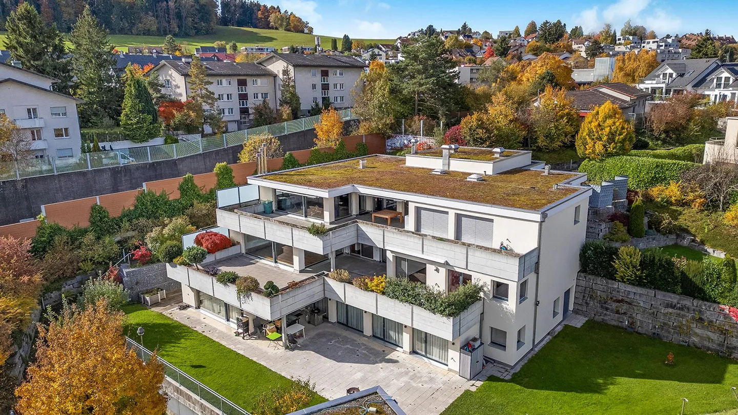 Lichtdurchflutete Residenz mit Panoramaterrassen - Foto 2 von 10